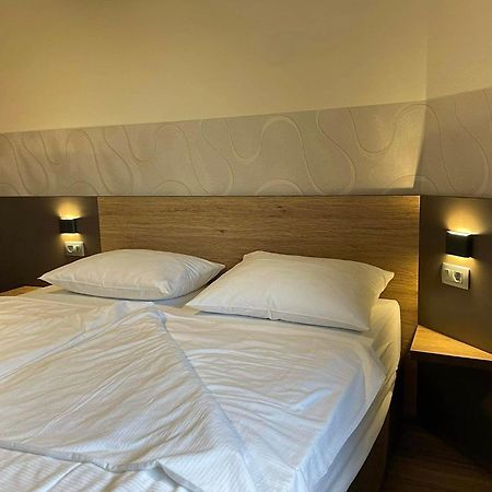 Hotel Roskar プトゥイ エクステリア 写真