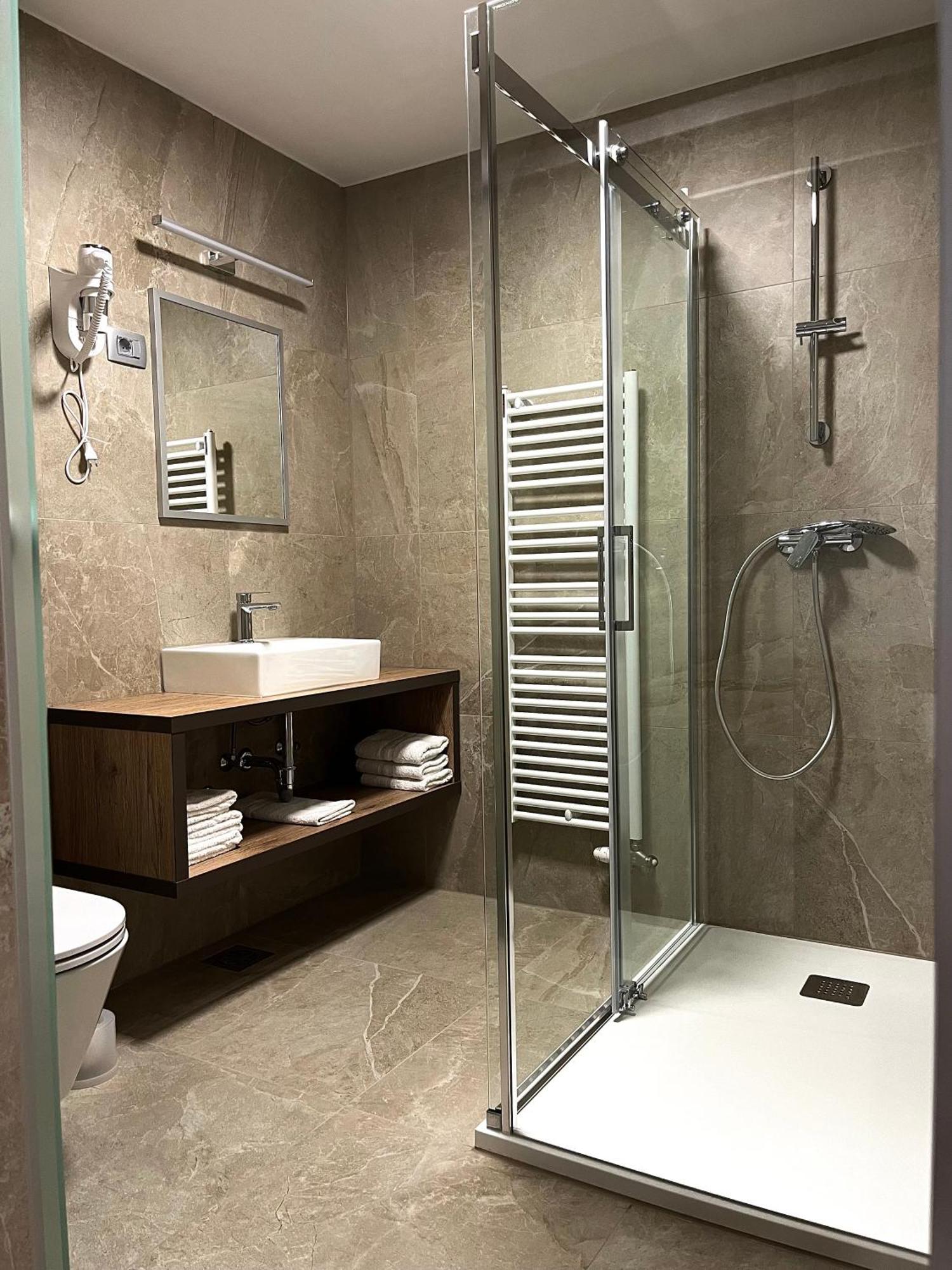 Hotel Roskar プトゥイ エクステリア 写真