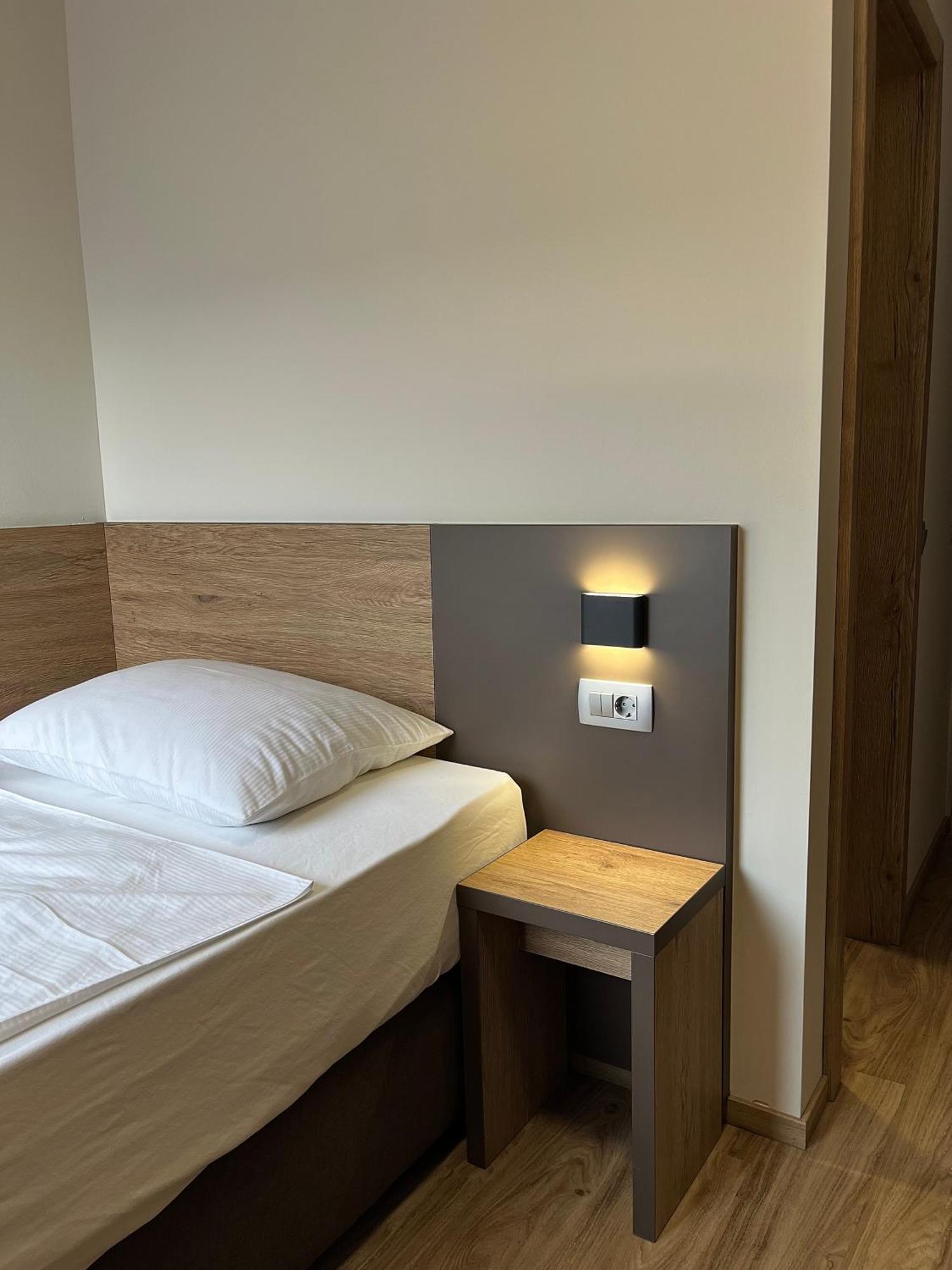 Hotel Roskar プトゥイ エクステリア 写真