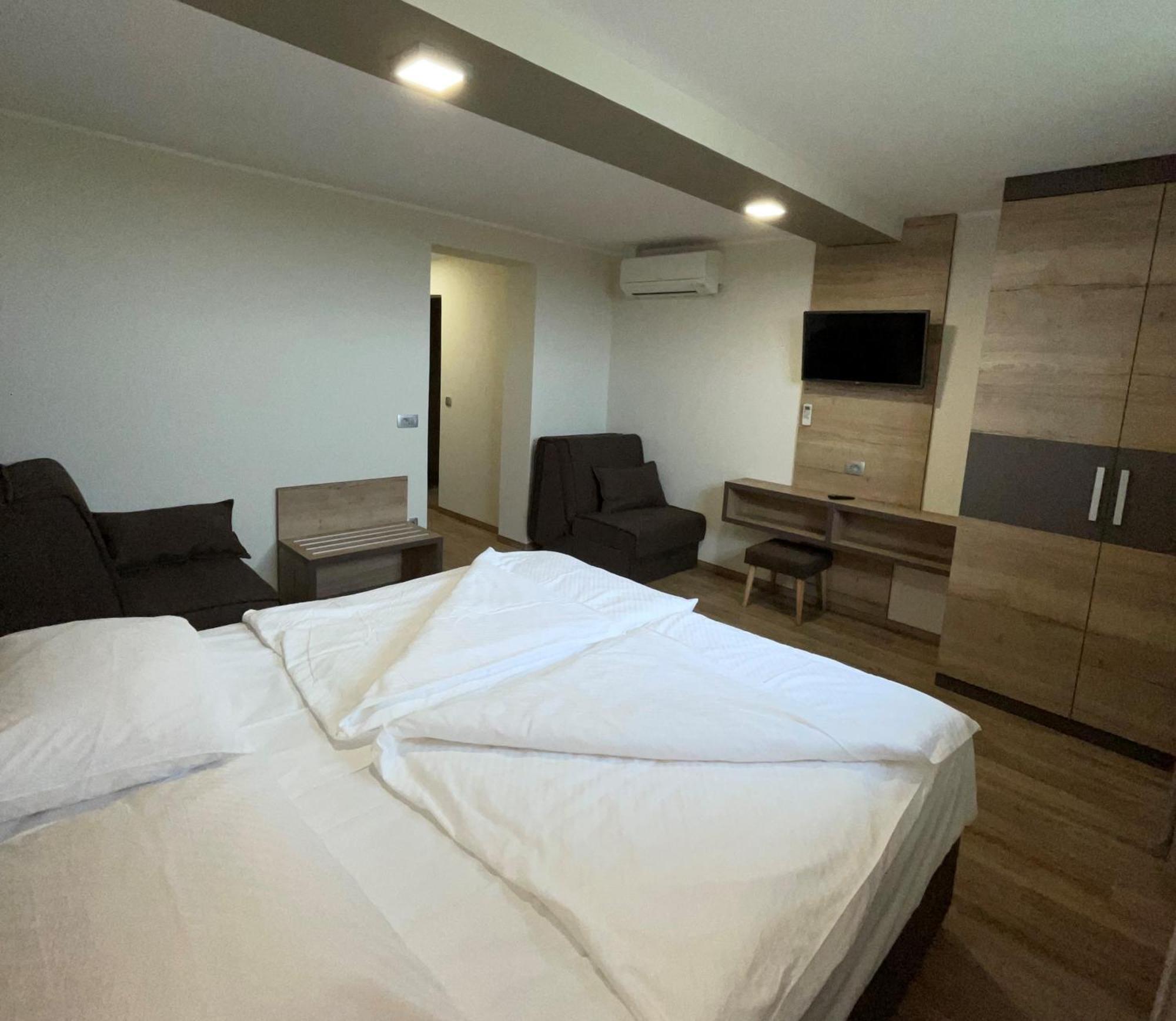 Hotel Roskar プトゥイ エクステリア 写真